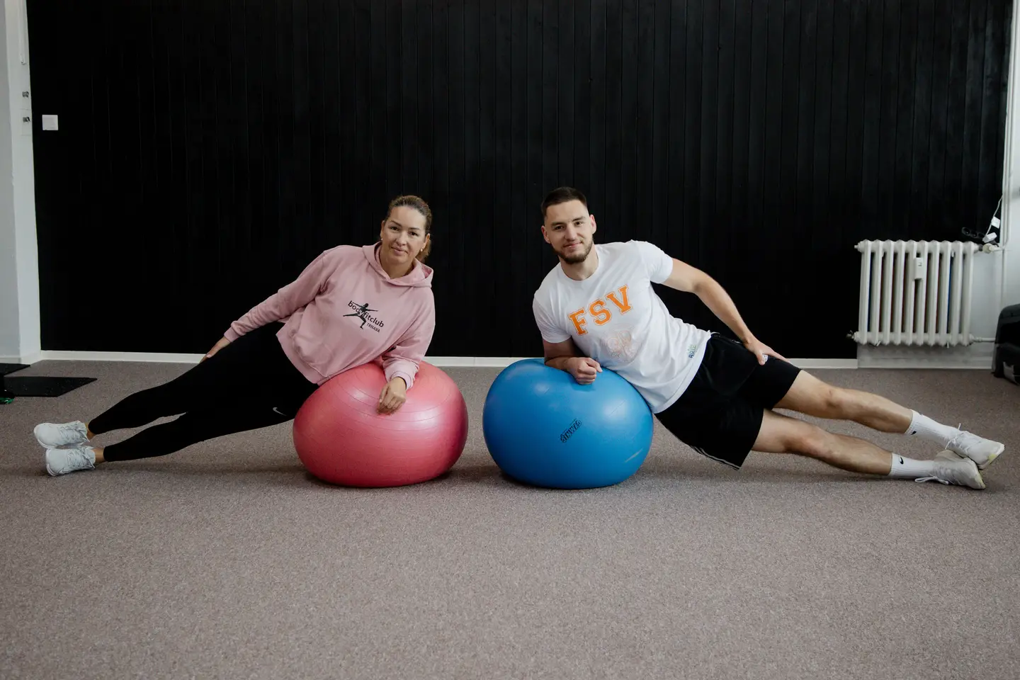 Cvičenie na fitloptách v telocvični Bodyfit Clubu